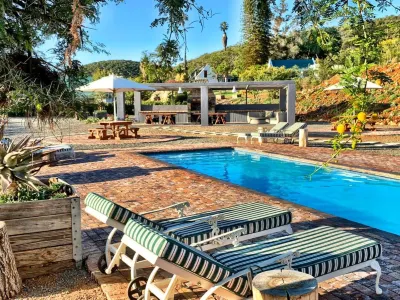 Berluda Farmhouse and Cottages Hotel dekat Oudtshoorn