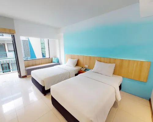 Bloo Hotel Hotels near Sunset Road