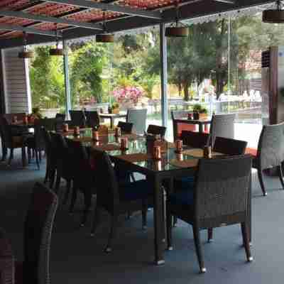 VEDA FIVE WELLNESS RETREAT AND SPA Dining/Meeting Rooms