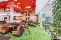 Hotel Red & Green