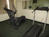 Days Inn by Wyndham Custer - Gym