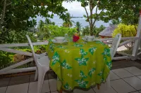 Bora Bora Holiday's Lodge - breakfast