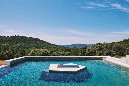 Domaine la Ferme HI Bride Отели рядом с достопримечательностью «Chateau La Coste en Provence»