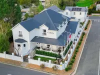 Le Petit Paris Hotels near Orgari By Heidi Steck