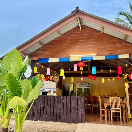 Sea Sun Bungalow Отели рядом с достопримечательностью «Khao Mai Khew Cave»