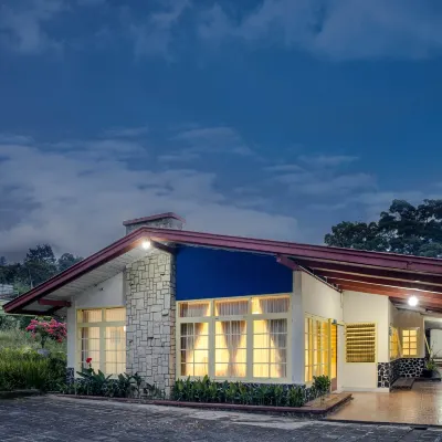 Rumah Engkong Family Villa & Studio Hôtels à : Bandungan