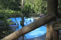 Tetebatu Cabin Hut - Family