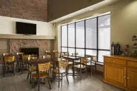 Super 8 by Wyndham Timmins on - พร้อมอาหารเช้า