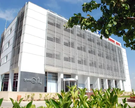 オルティ エアポート ホテル イズミルのホテル