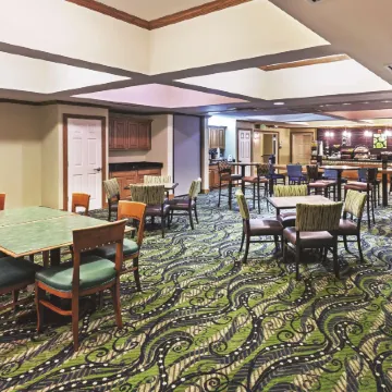 La Quinta Inn & Suites by Wyndham Shawnee