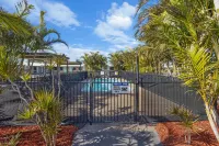 Palm Valley Motel Hotels in Tarro