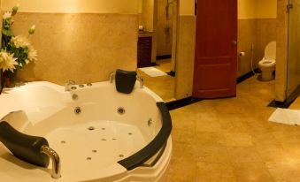 VIP Chain Resort Pool Villa