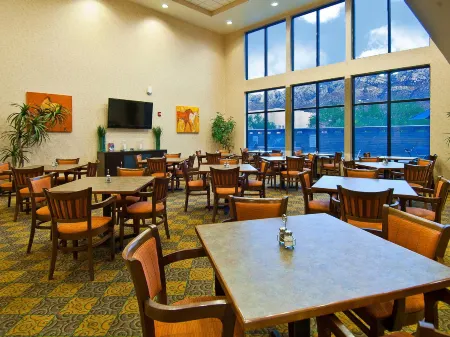 Holiday Inn Express & Suites Oro Valley-Tucson North Отели в г. Каталина