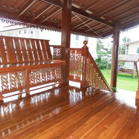 Pon-Pon & Nuan-La-or