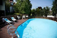 Simmons Motel and Suites - Pools