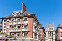Brit Hotel Privilege Lisieux - la Villa des Arts