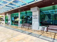 Blue Orchids Hotel - parking