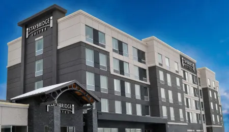 Staybridge Suites Red Deer North by IHG Отели рядом с достопримечательностью «ENMAX Centrium»
