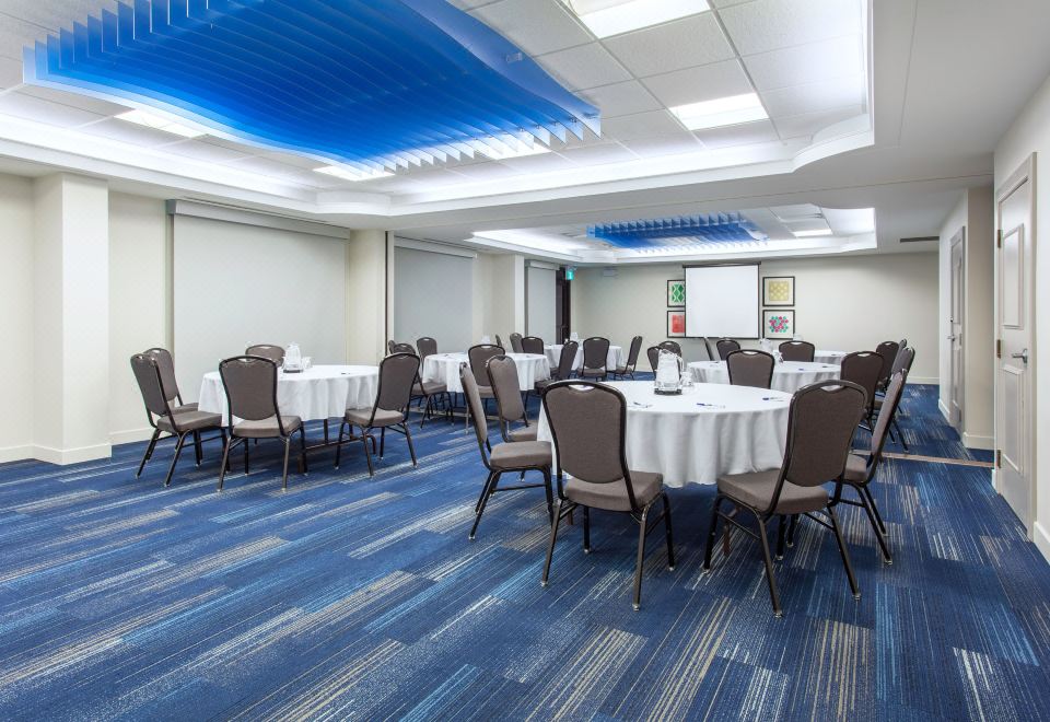 Holiday Inn Express & Suites Mississauga-Toronto Southwest Over view