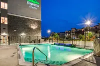 Holiday Inn Express & Suites Denton South