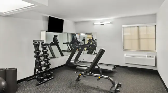 Spark by Hilton Wichita East Отели в г. Уичито