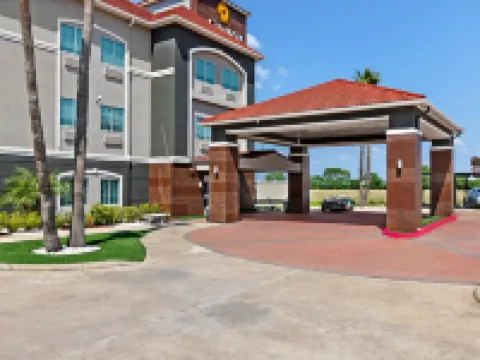 La Quinta Inn & Suites by Wyndham Raymondville Hotels in Willacy County