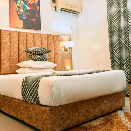 CrownEdge Hotels