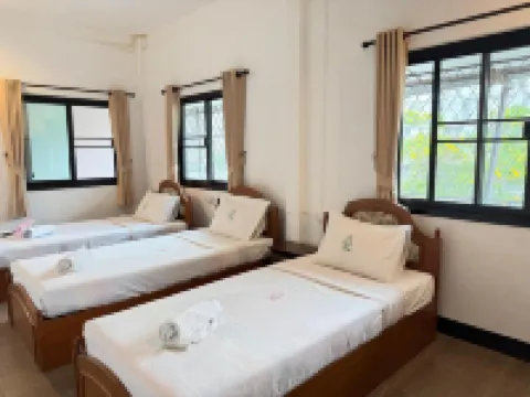 Collection O Khu Mueang near Tha Phae Gate formerly Lai Thai Guesthouse Hoteles cerca de Bann Phor Liang Meun Terra Cotta Arts