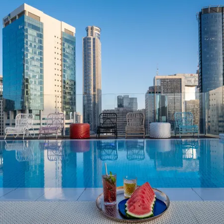 Hotel Indigo TEL AVIV - DIAMOND DISTRICT by IHG Отели рядом с достопримечательностью «Железнодорожный вокзал Ха-Шалом»