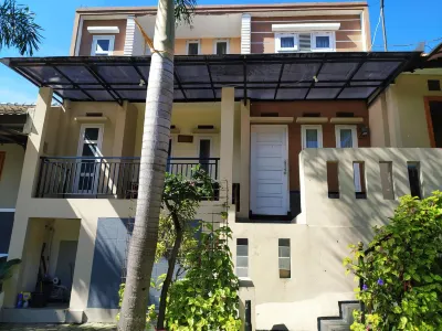 Villa Beverly Hotels in Sukajaya