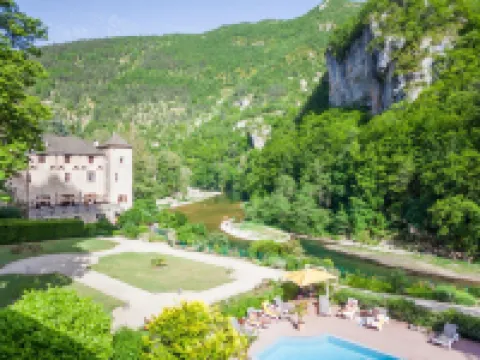 Demeures et Château de La Caze Hotels in Lozere
