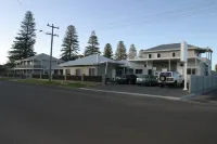 Clearwater Motel Apartments - parking