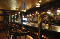 Inn on the Lake - bar