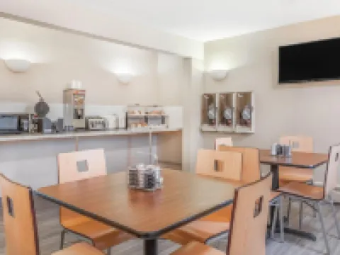 Super 8 by Wyndham Stettler Hoteles en Stettler