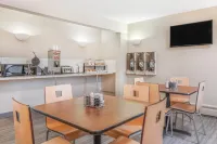 Super 8 by Wyndham Stettler Hotels in Stettler