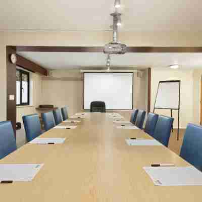 Days Inn by Wyndham Warwick North M40 Others