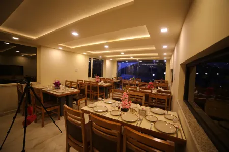 Royal Rosette Lake View Boutique Hotel