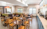 Country Inn & Suites by Radisson, Wilmington, NC - Desayuno