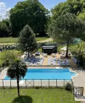 Logis Hôtel & Bien Être Château de La Barge - プール