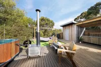 Scamander Sanctuary Holiday Park - parking
