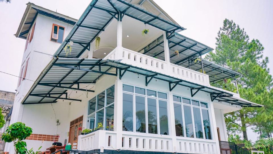 VILLA PUTIH ALVARO