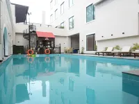 Polo Hotels, Agartala - piscine