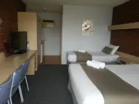 Big Valley Lakeside Paradise Motor Inn - Bãi đậu xe
