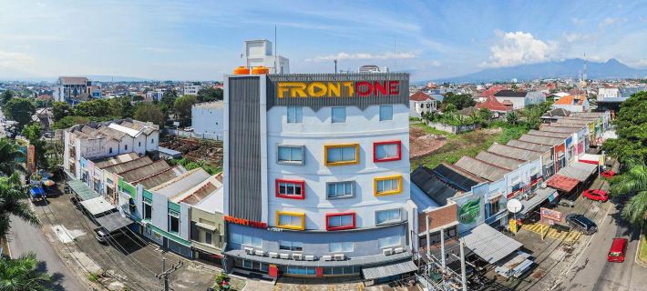 Front One Budget Malang by Azana Hotels in Malang City