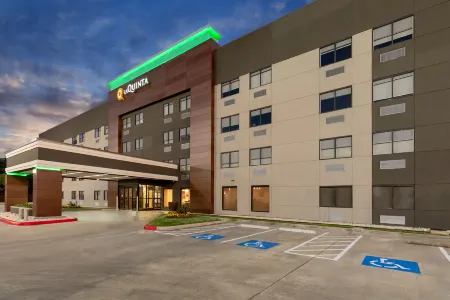 La Quinta Inn & Suites by Wyndham Houston NW Brookhollow