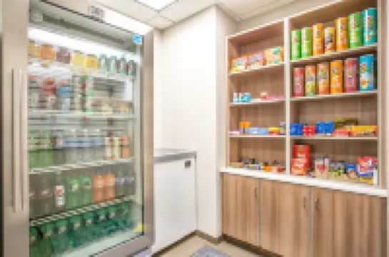 Microtel by Wyndham Vernal / Naples