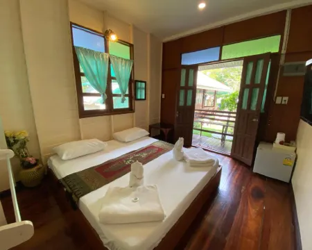 บ้านกรนรา รีสอร์ท โรงแรมในอัมพวา