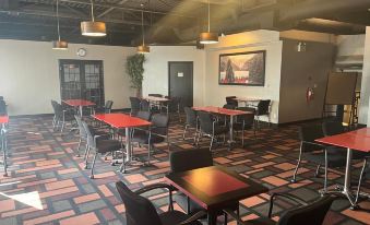 Super 8 by Wyndham Macleod Trail Calgary