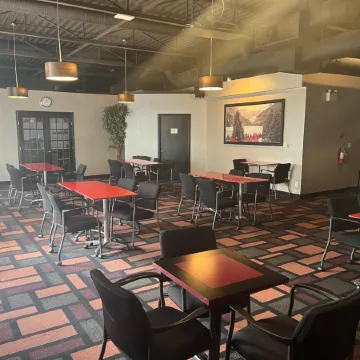 Super 8 by Wyndham Macleod Trail Calgary