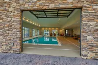 Hampton Inn & Suites Roseburg - Pools